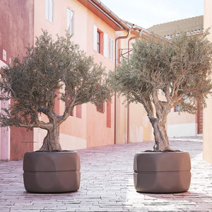 rotomolded polyethylene plant pot 1