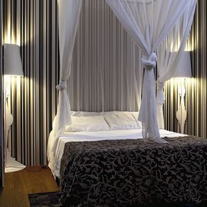 contemporary wall light