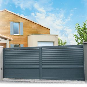 sliding gate / thermo-lacquered aluminum / louvered / with bars