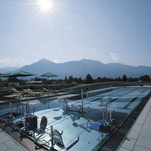 overflow swimming pool