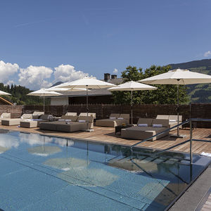 overflow swimming pool