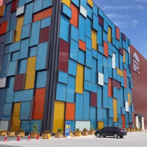 panel cladding / glass / 3D / multi-color