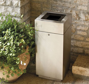 public trash can 1