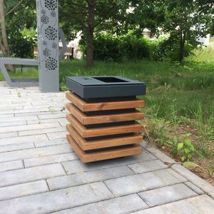 public trash can / galvanized steel / powder-coated steel / pine