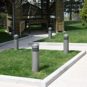 garden bollard light / contemporary / stainless steel / cast aluminum