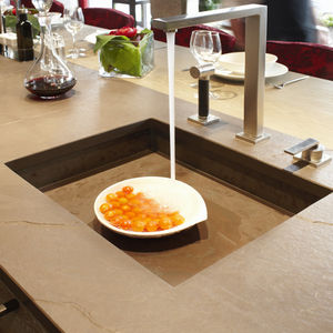 single-bowl kitchen sink