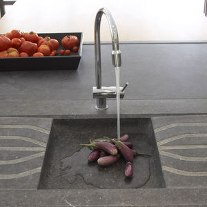 single-bowl kitchen sink