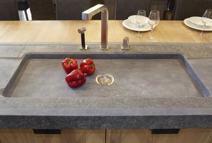 single-bowl kitchen sink