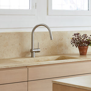 single-bowl kitchen sink
