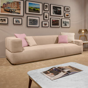 contemporary sofa / leather / for hotels / 3-seater