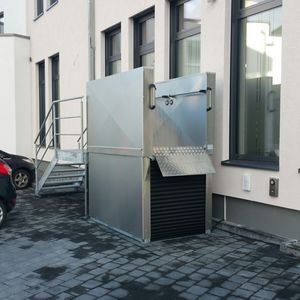wheelchair lifting platform / outdoor / automated