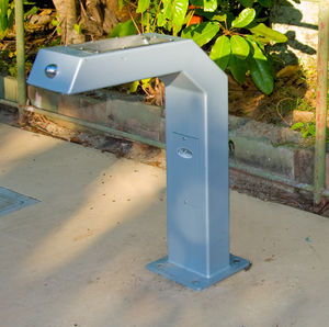 outdoor drinking fountain