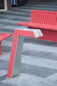 outdoor drinking fountain