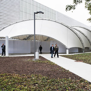 cable-and-membrane tensile structure