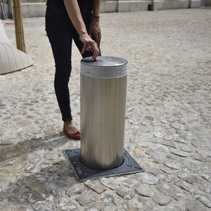 retractable bollard