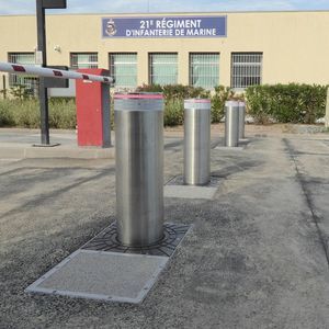 retractable bollard