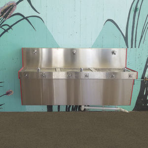 wall-mounted drinking fountain
