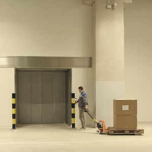 hydraulic freight elevator