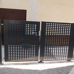 swing gate