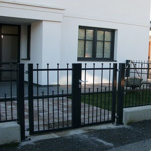 swing gate