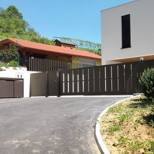 sliding gate