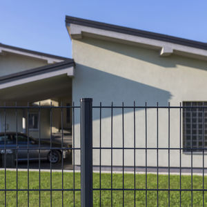 wire mesh fence