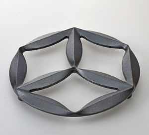 cast iron trivet