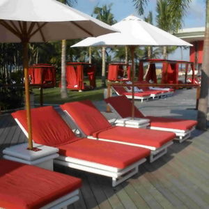 contemporary sun lounger 1