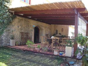 wall-mounted pergola 1