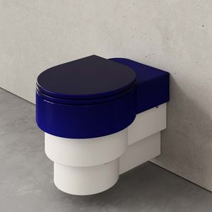 free-standing WC
