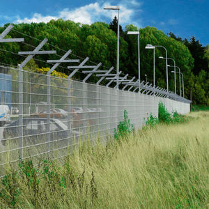 wire mesh fence