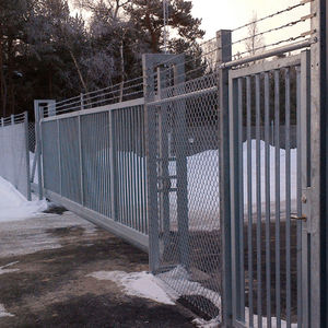 sliding gate