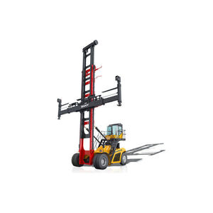 lifting telehandler