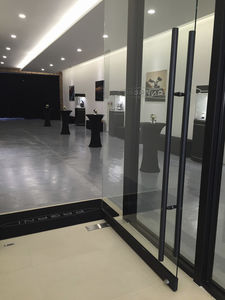glass door pull handle