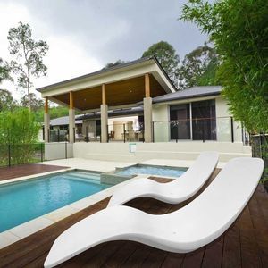 contemporary chaise longue