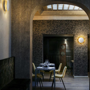 contemporary wall light