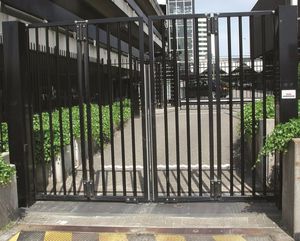 folding gate