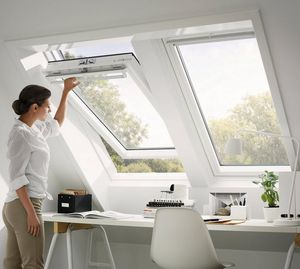 pivoting with central axis roof window / wooden / aluminum / double-glazed