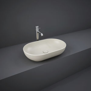 wall-mounted washbasin