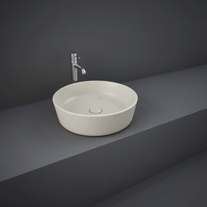 wall-mounted washbasin
