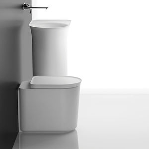 free-standing WC