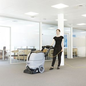 commercial carpet cleaner