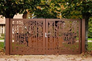 pivoting gate 1