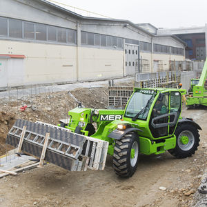 loading telehandler 1