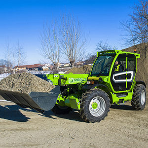 loading telehandler 1