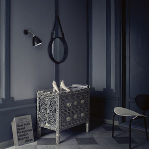 contemporary wall light / brass / halogen