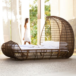 canopy bed