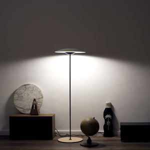 floor-standing lamp