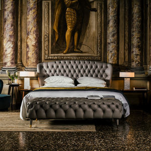 Chesterfield bed bench 1