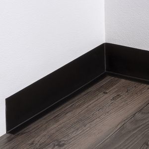white skirting 1